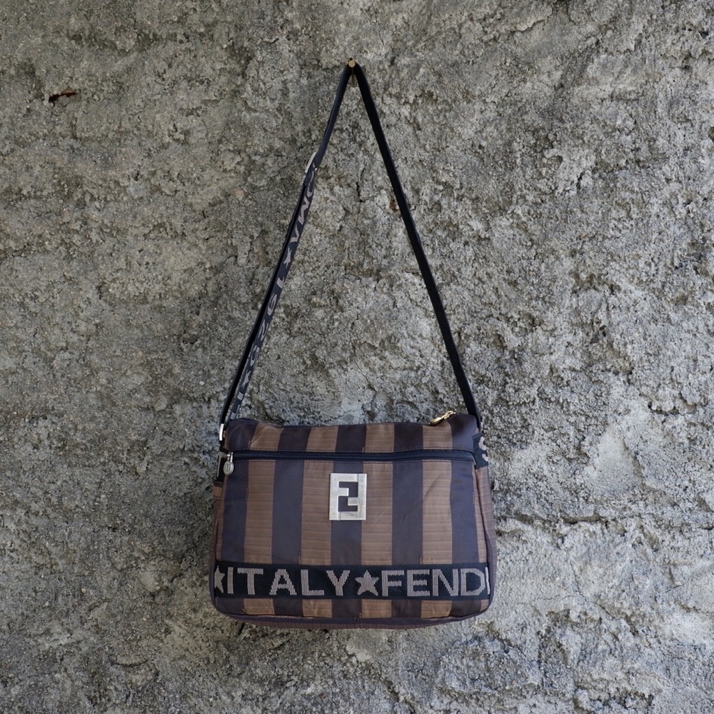 FLASH SALE 🔥💵 AUTHENTICATED FENDI CROSSBODY